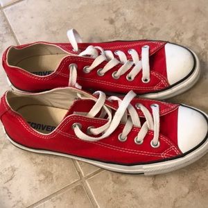 Red low top converse